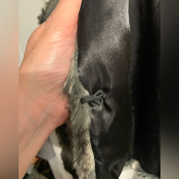 Jennifer Lopez faux fur vest - Picture 4 of 6